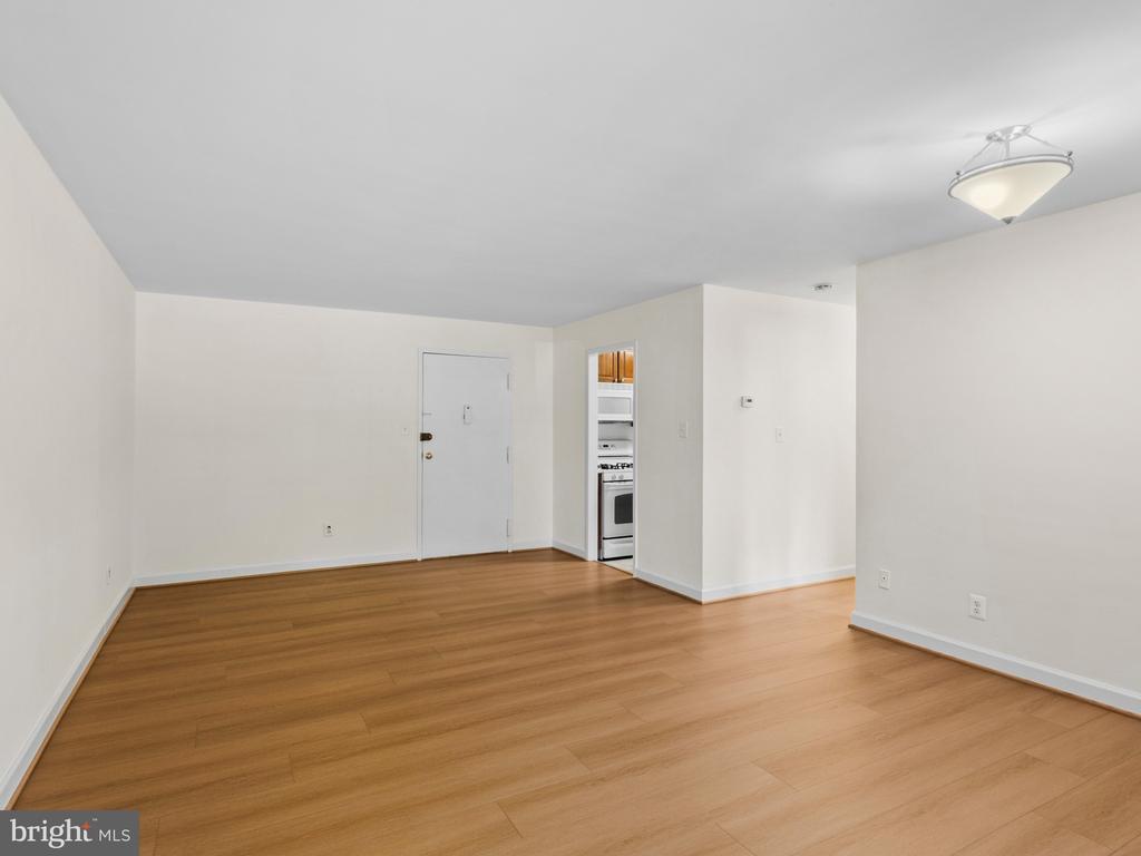 1931 N CLEVELAND STREET Unit: 210
