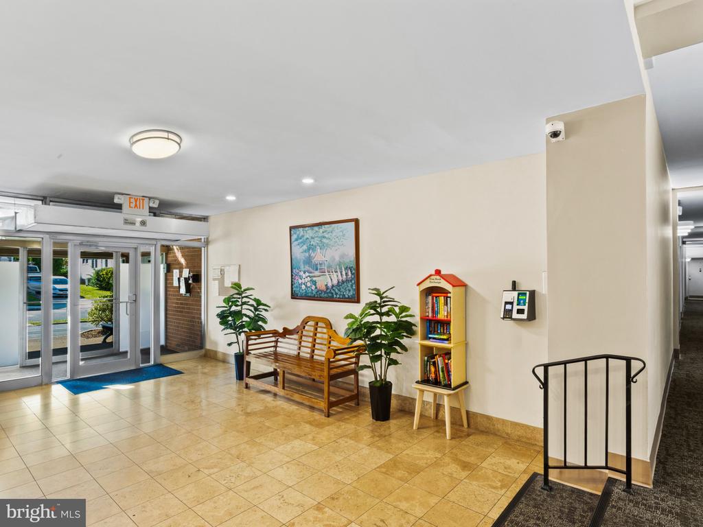 1931 N CLEVELAND STREET Unit: 210
