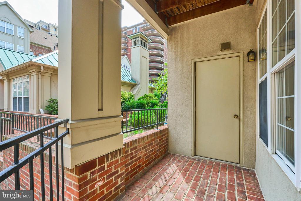 1321 N ADAMS COURT Unit: 106