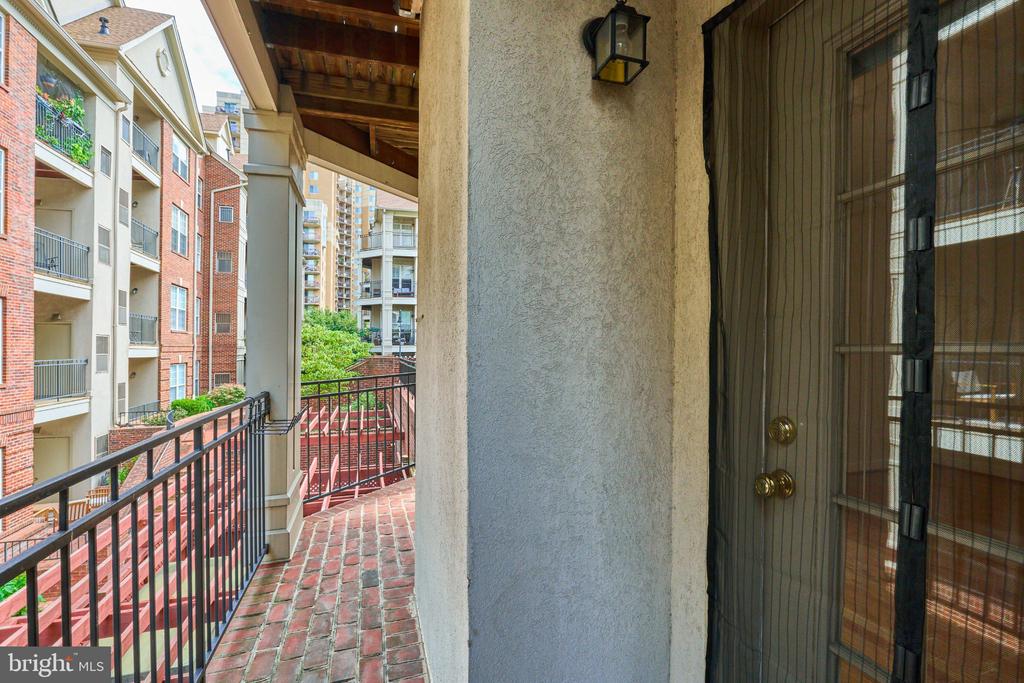 1321 N ADAMS COURT Unit: 106