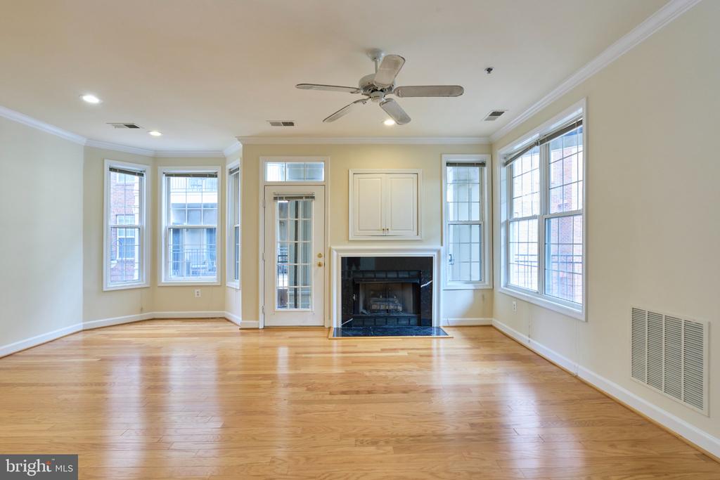 1321 N ADAMS COURT Unit: 106