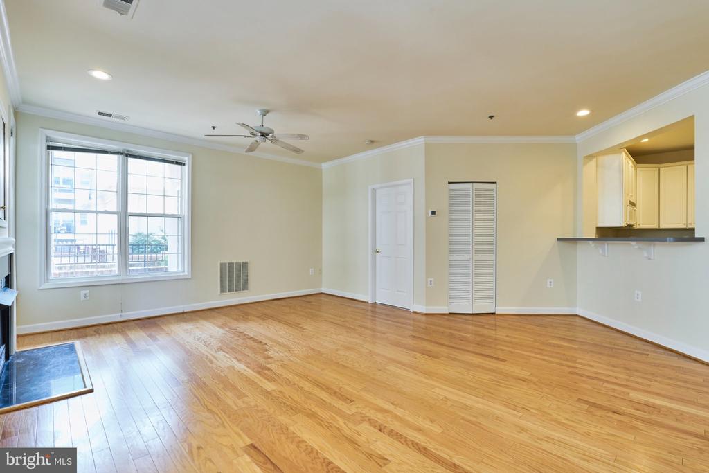 1321 N ADAMS COURT Unit: 106