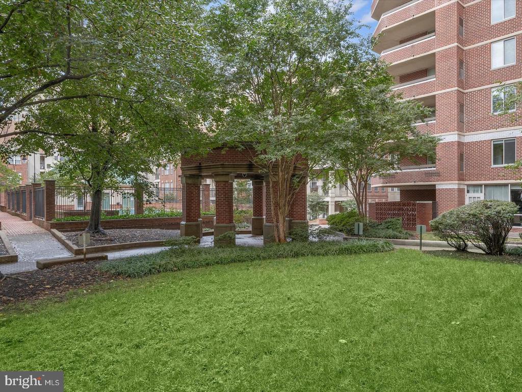 1321 N ADAMS COURT Unit: 106