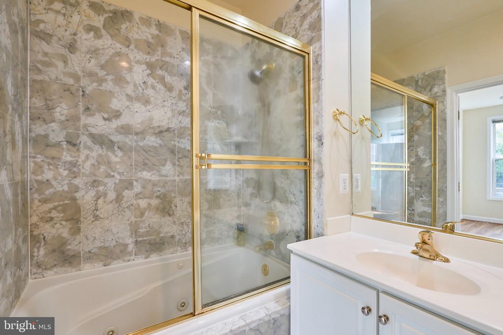 1321 N ADAMS COURT Unit: 106