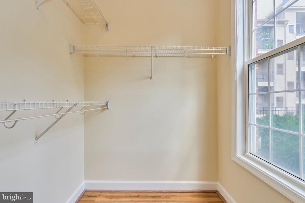 1321 N ADAMS COURT Unit: 106