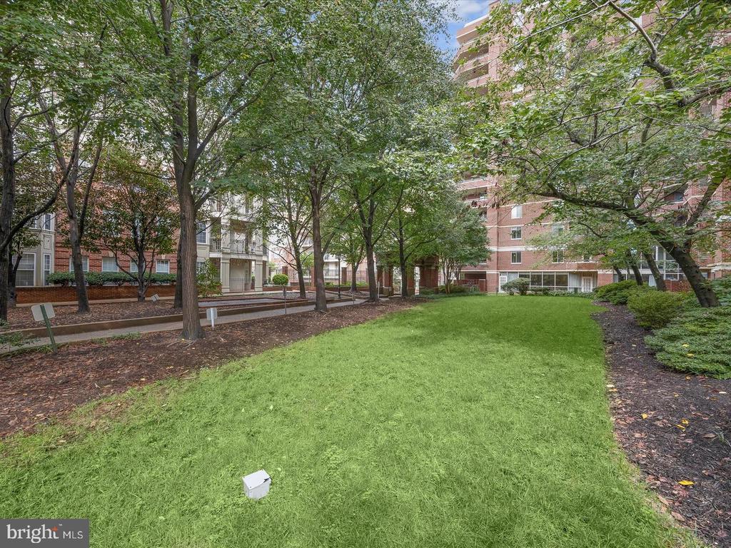 1321 N ADAMS COURT Unit: 106