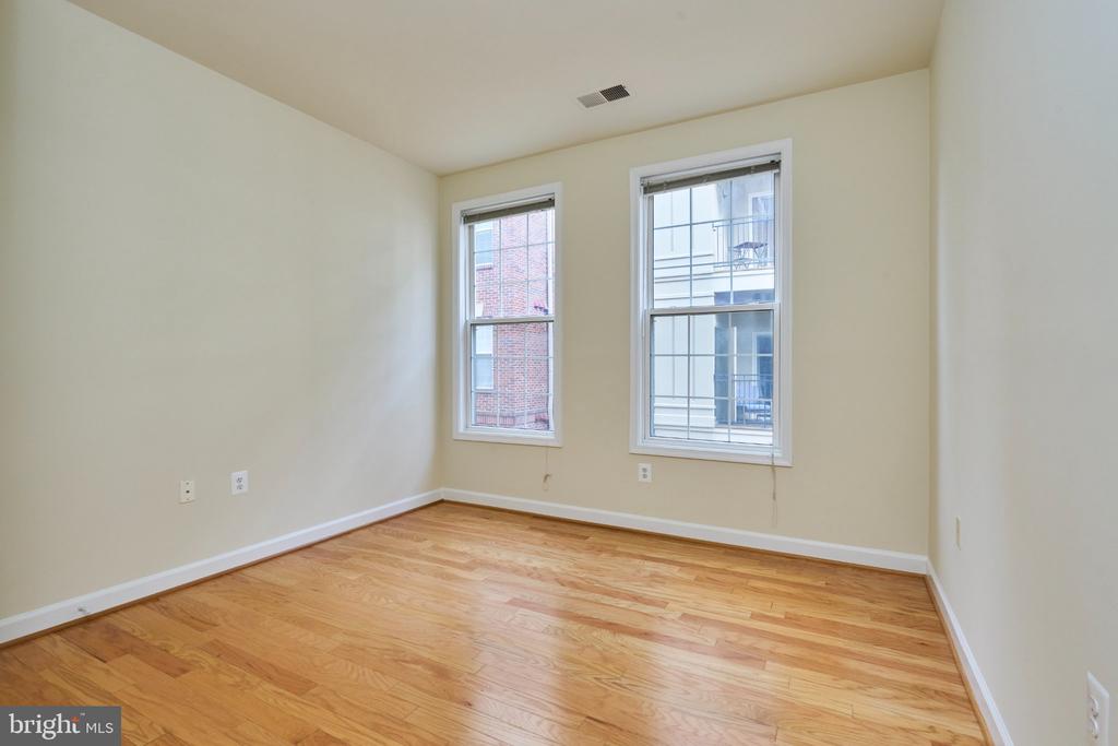 1321 N ADAMS COURT Unit: 106