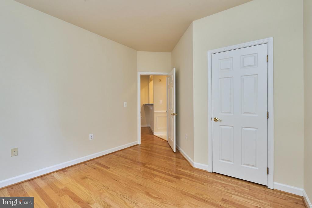 1321 N ADAMS COURT Unit: 106
