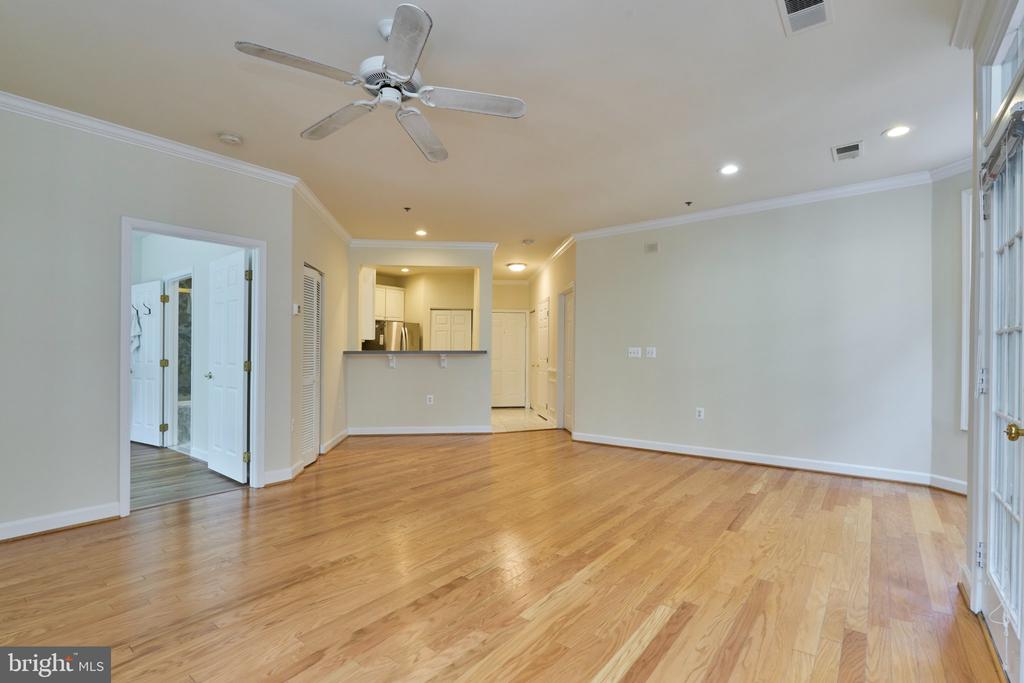 1321 N ADAMS COURT Unit: 106