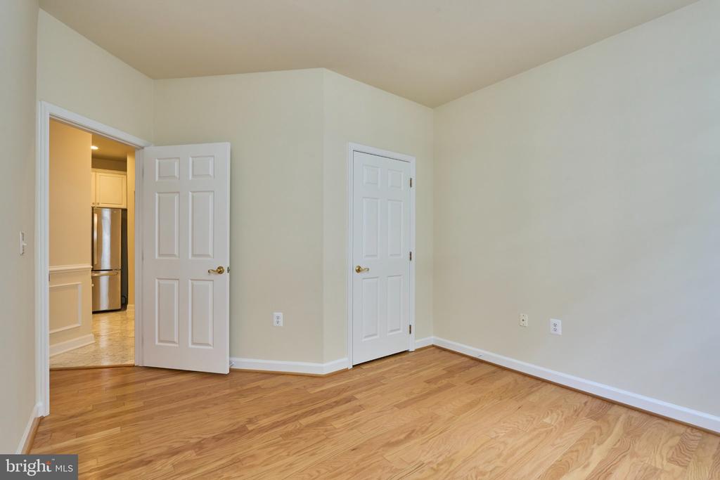 1321 N ADAMS COURT Unit: 106