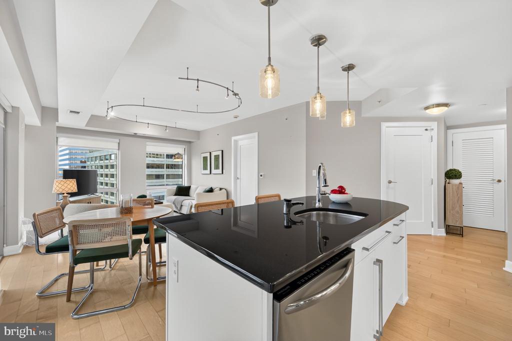 1111 19TH STREET N Unit: 1503