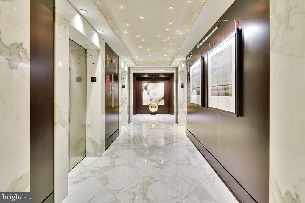 1111 19TH STREET N Unit: 1503