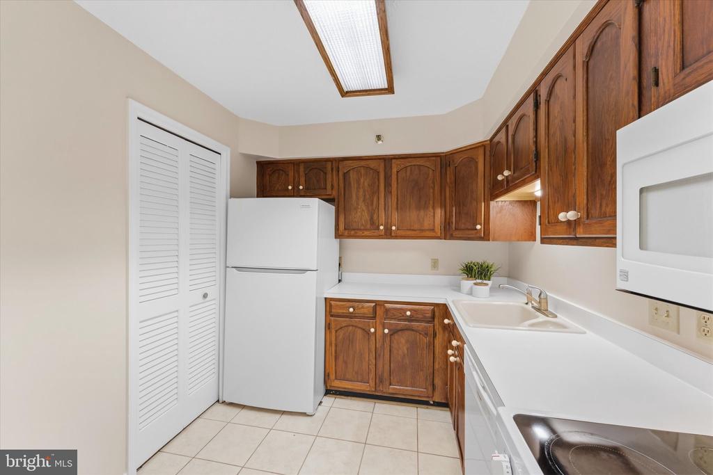 1301 N COURTHOUSE ROAD Unit: 1216