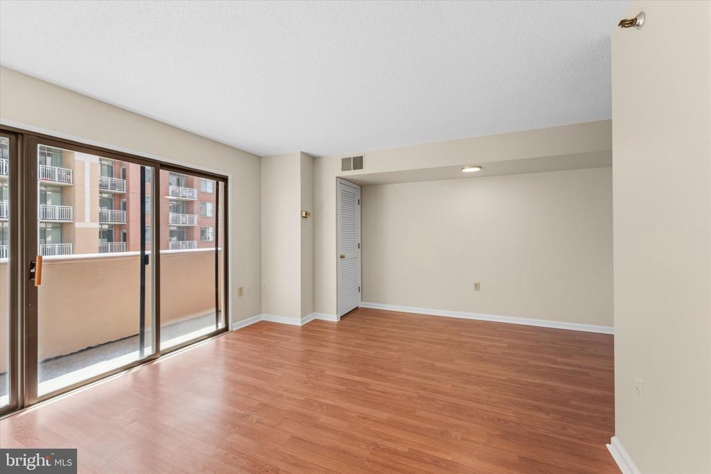 1301 N COURTHOUSE ROAD Unit: 1216