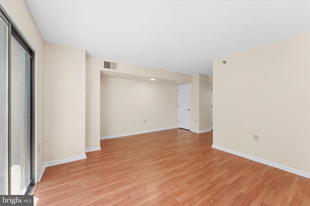 1301 N COURTHOUSE ROAD Unit: 1216
