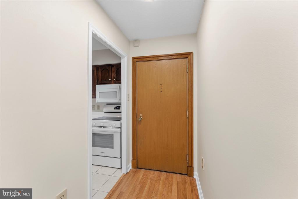 1301 N COURTHOUSE ROAD Unit: 1216