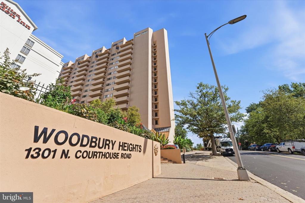 1301 N COURTHOUSE ROAD Unit: 1216