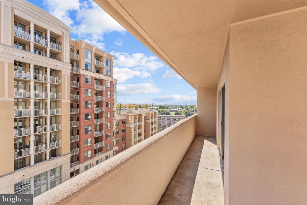 1301 N COURTHOUSE ROAD Unit: 1216