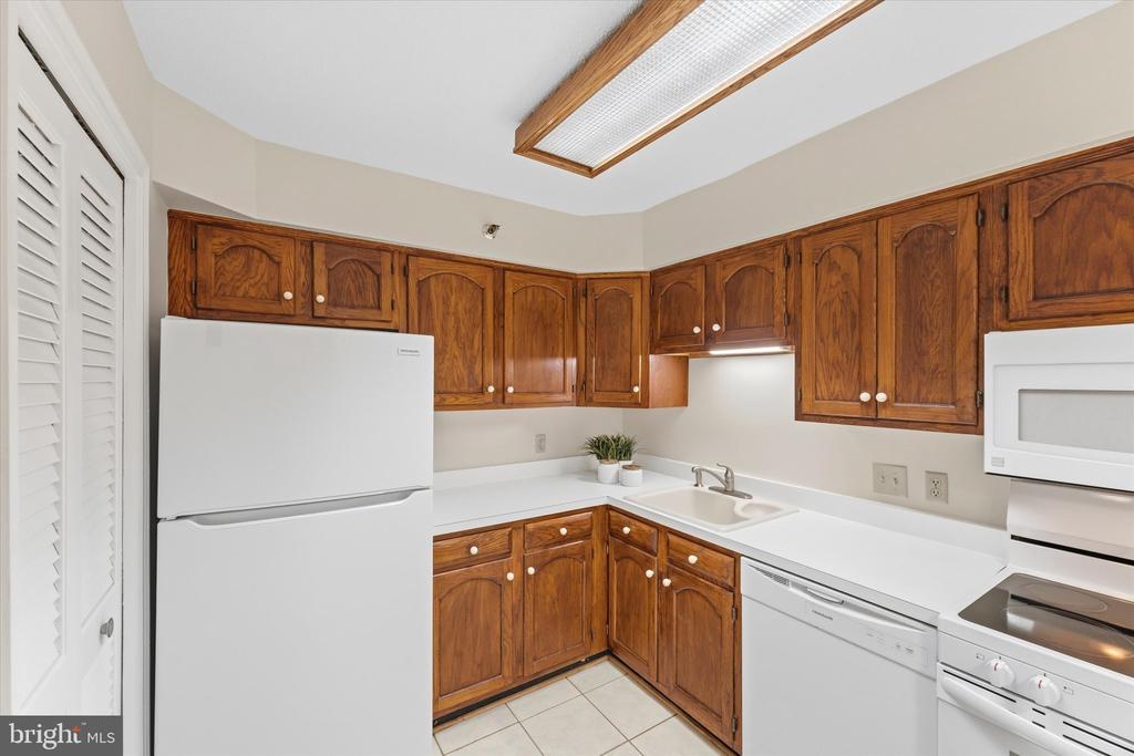 1301 N COURTHOUSE ROAD Unit: 1216