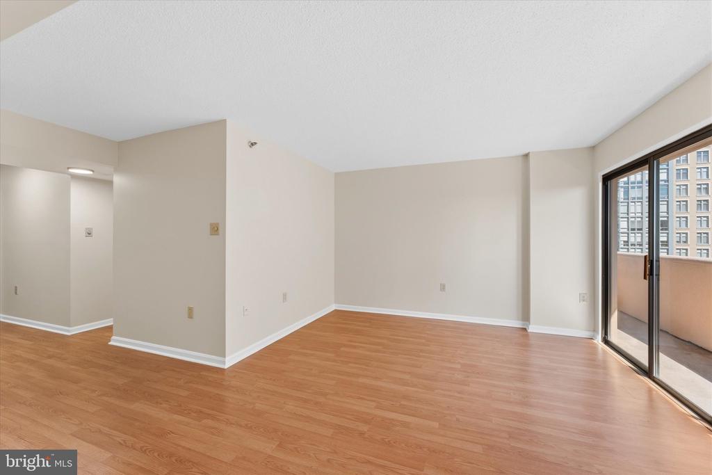 1301 N COURTHOUSE ROAD Unit: 1216