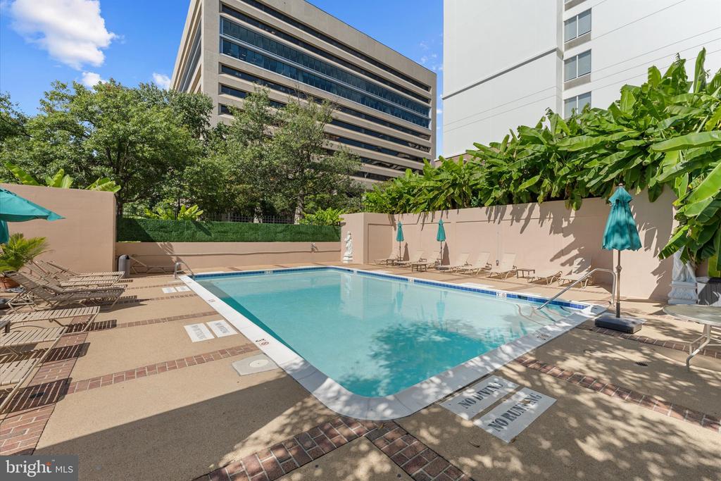 1301 N COURTHOUSE ROAD Unit: 1216