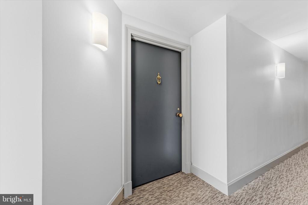 1301 N COURTHOUSE ROAD Unit: 1216