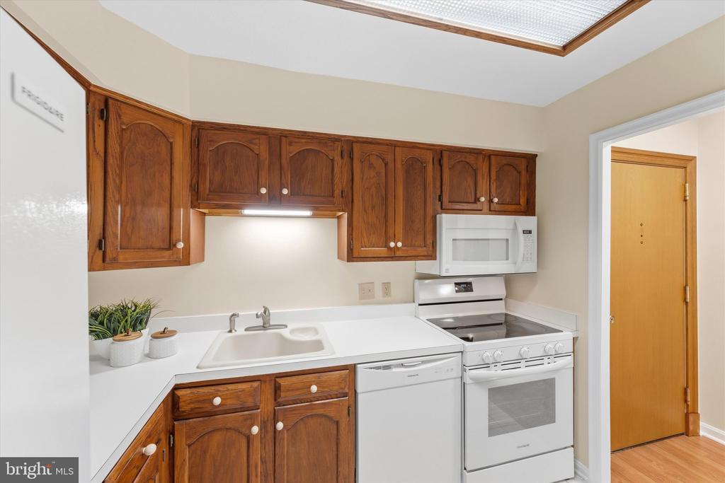 1301 N COURTHOUSE ROAD Unit: 1216