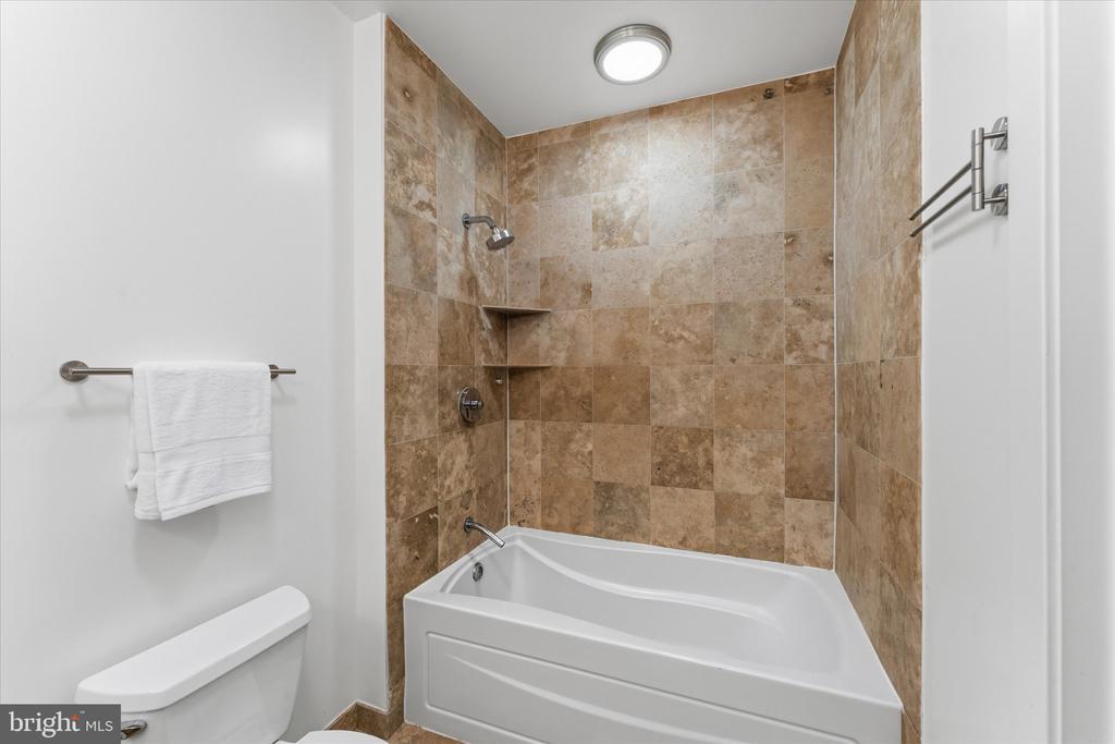 2200 N WESTMORELAND STREET Unit: 232