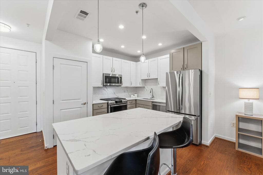2200 N WESTMORELAND STREET Unit: 232