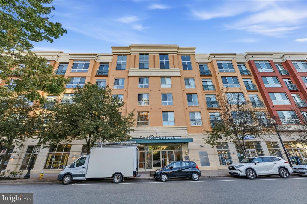 2200 N WESTMORELAND STREET Unit: 232