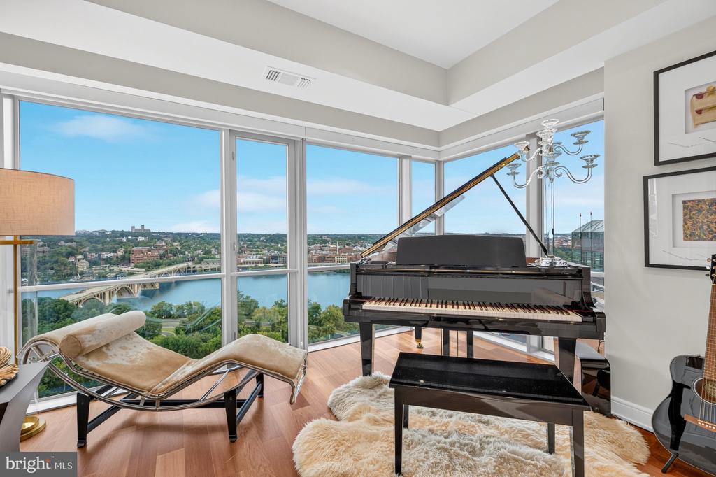 1111 19TH STREET N Unit: 2401