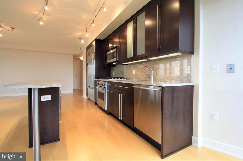 1111 19TH STREET N Unit: 1908