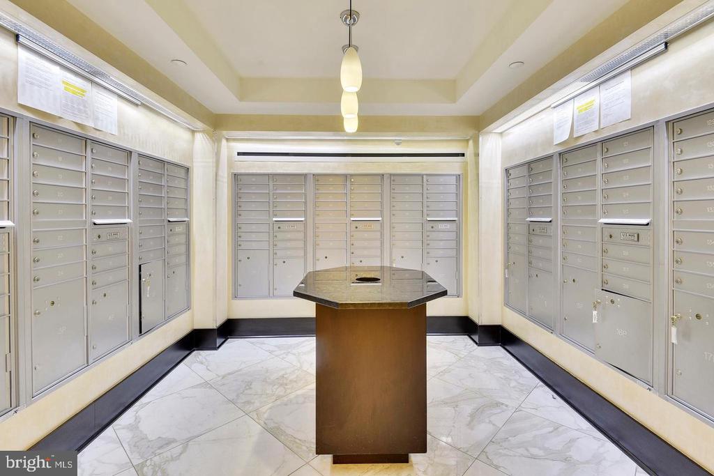 1111 19TH STREET N Unit: 1908