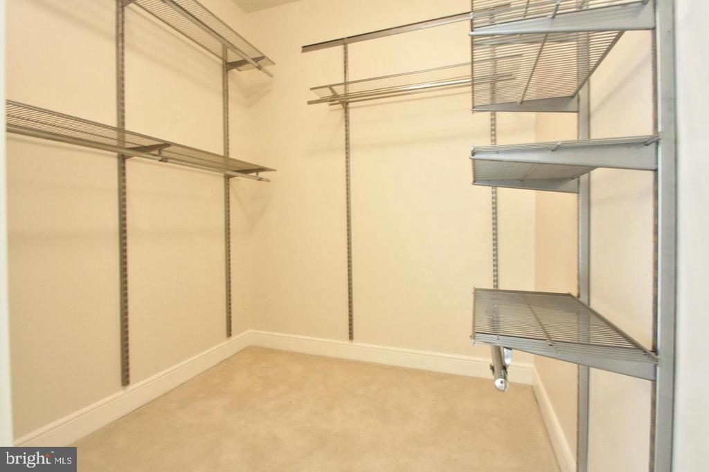 1111 19TH STREET N Unit: 1908