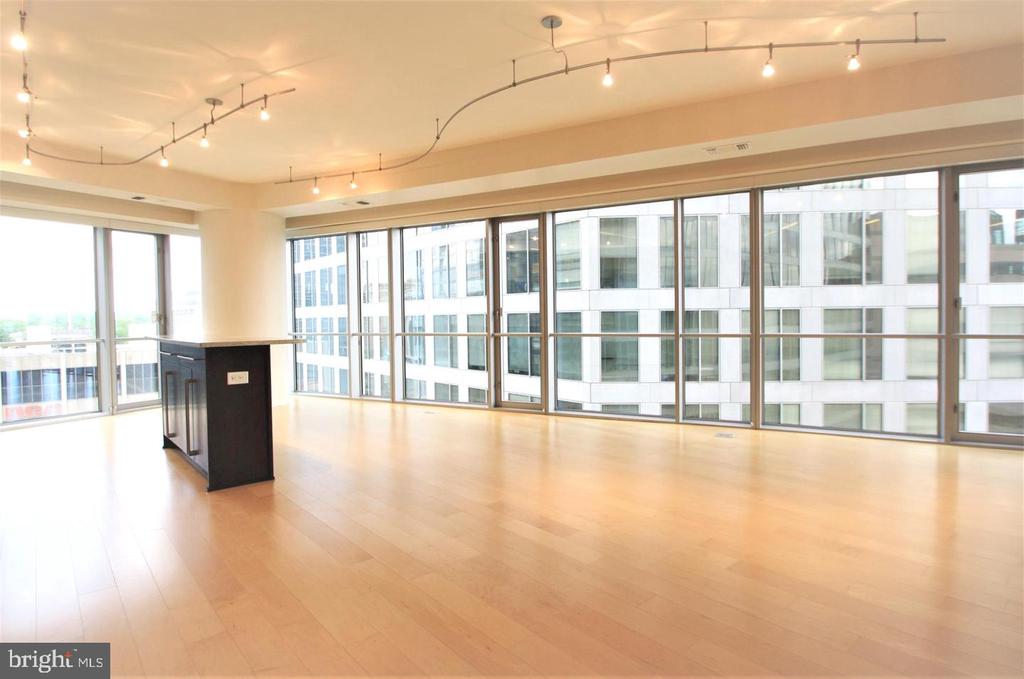 1111 19TH STREET N Unit: 1908