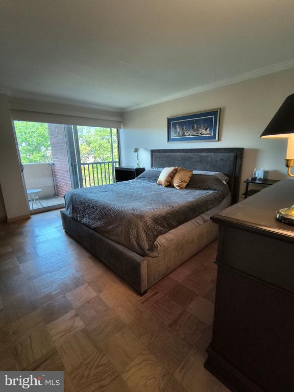 1300 ARMY NAVY DRIVE Unit: 606