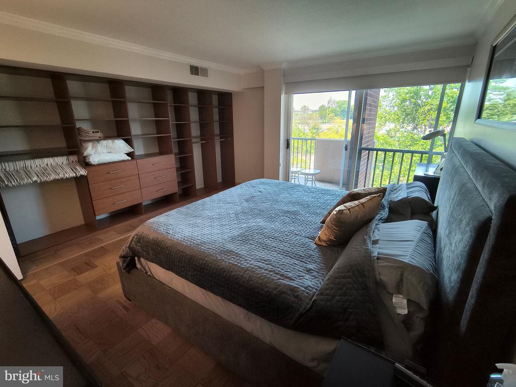 1300 ARMY NAVY DRIVE Unit: 606