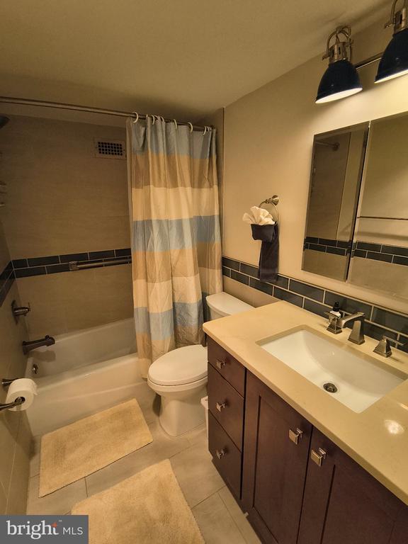 1300 ARMY NAVY DRIVE Unit: 606