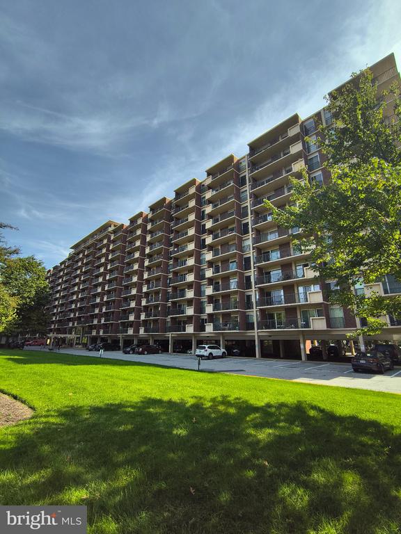 1300 ARMY NAVY DRIVE Unit: 606