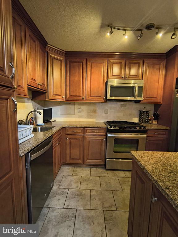 1300 ARMY NAVY DRIVE Unit: 606