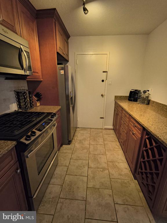 1300 ARMY NAVY DRIVE Unit: 606