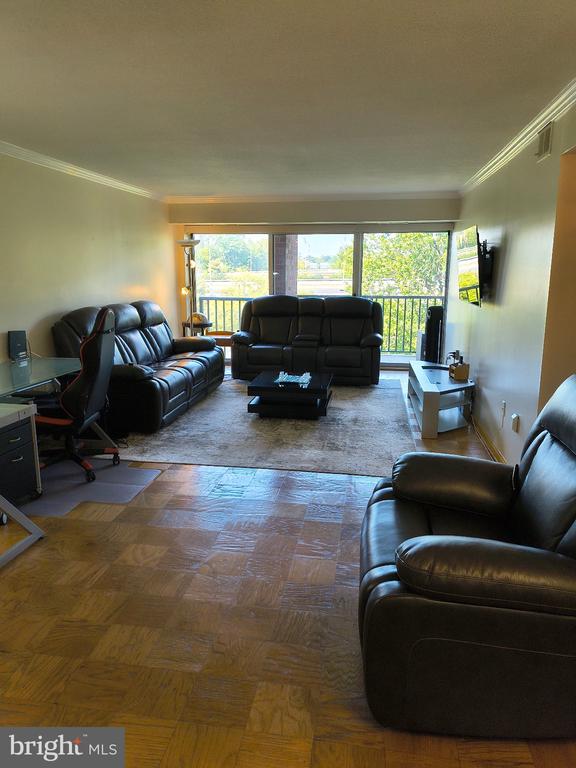 1300 ARMY NAVY DRIVE Unit: 606