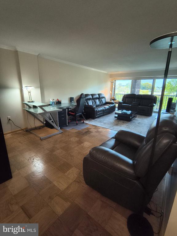 1300 ARMY NAVY DRIVE Unit: 606