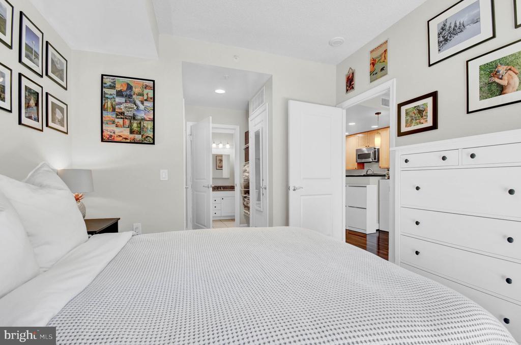3600 S GLEBE ROAD Unit: 327W
