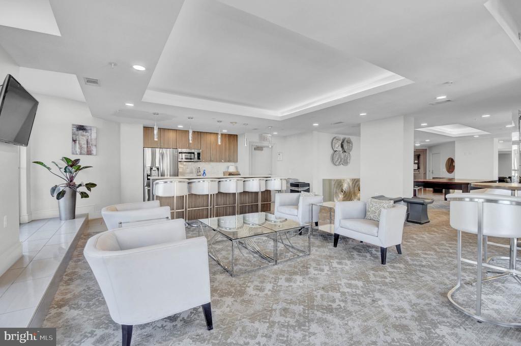 3600 S GLEBE ROAD Unit: 327W