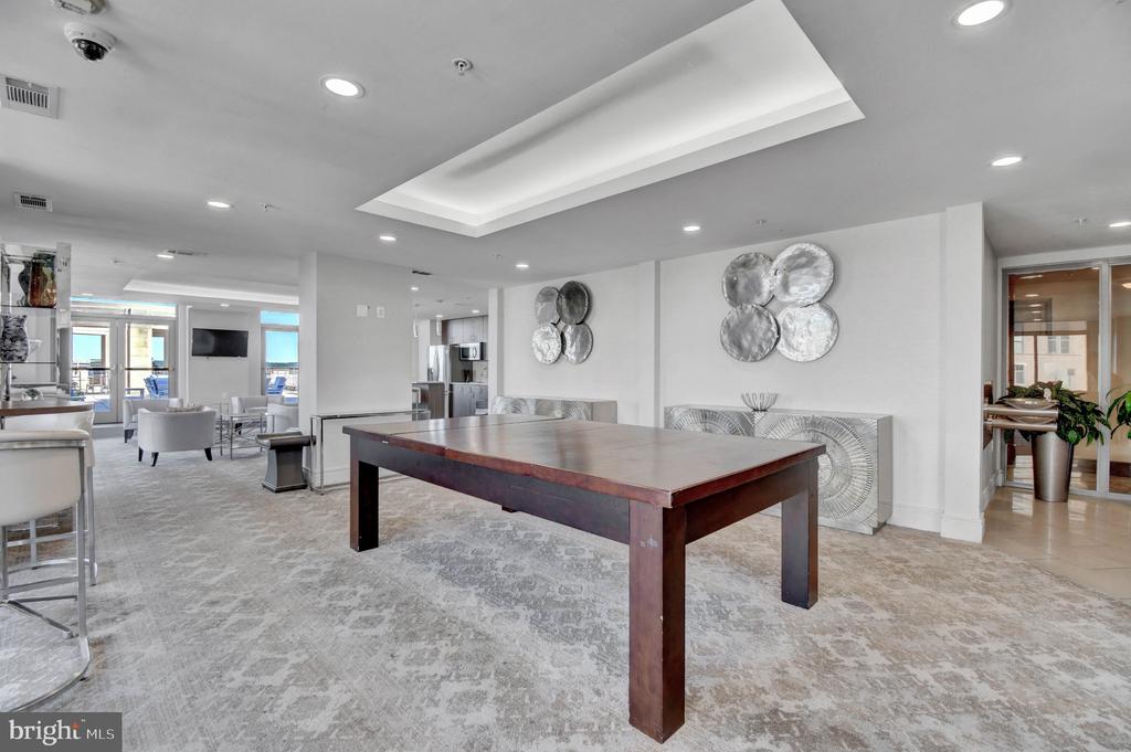 3600 S GLEBE ROAD Unit: 327W