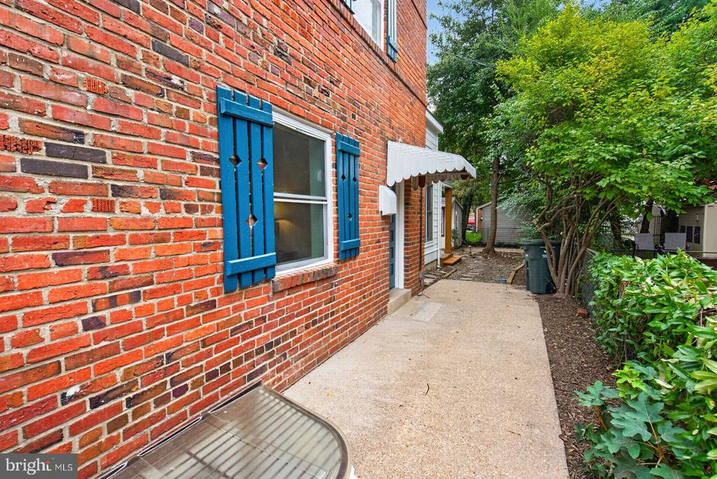 817 S IRVING STREET