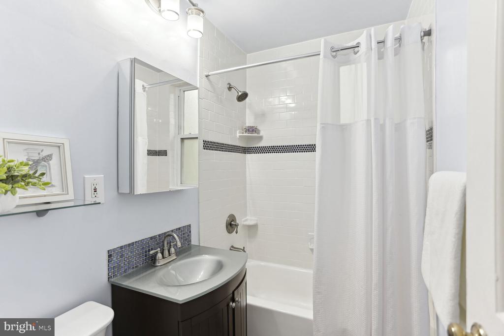 209 N TRENTON STREET Unit: 209-3