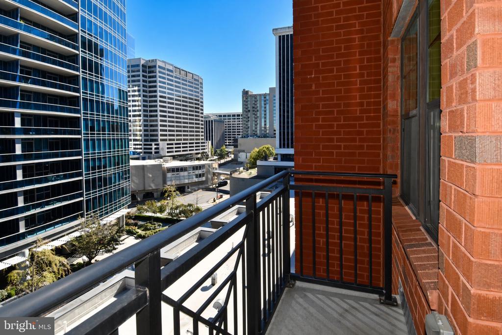1411 KEY BOULEVARD Unit: 406