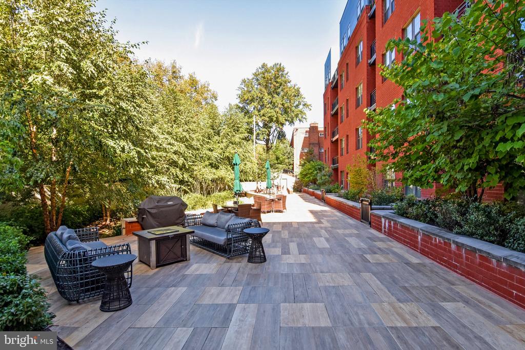 1411 KEY BOULEVARD Unit: 406